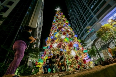  Omicron-scared Filipinos Turn To Hybrid Christmas Parties-TeluguStop.com