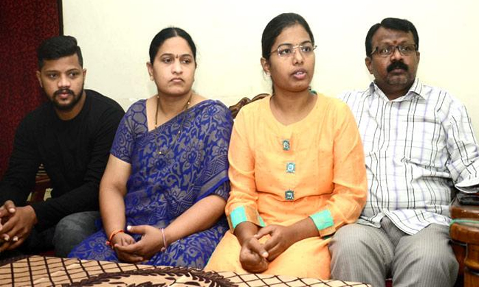 Telugu Assistant Nurse, Civils, Srija Mother, Telangana Ktr, Warangal-Latest News - Telugu