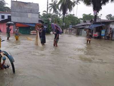  B’desh Is Hit Hard By Heavy Rains-TeluguStop.com