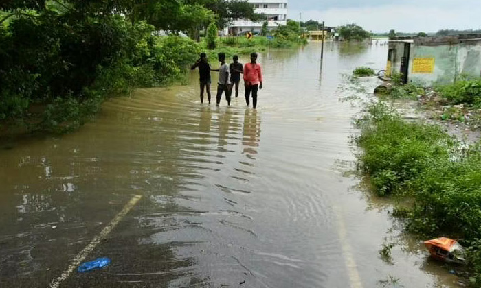  In Floods Issue Lokesh Viral Comments On Ysrcp Leaders Kadapa, Ysrcp, Lokesh-TeluguStop.com