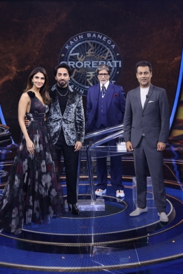  Big B Asks Ayushmann For Kishore Kumar’s Song At ‘kbc13’-TeluguStop.com