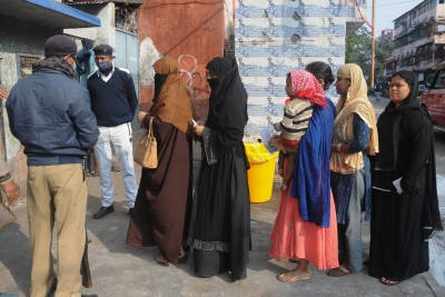  Kmc Polls Sees Around 53% Turnout Till Late Afternoon (lead)-TeluguStop.com