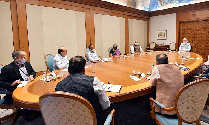  Modi Chaired Emergency Meeting Rajnath Sing, Modi, Bipin Rawat,army Helicopter C-TeluguStop.com