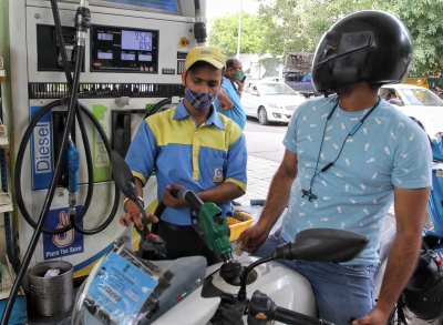  Omcs Keep Diesel, Petrol Prices Steady On Wednesday-TeluguStop.com
