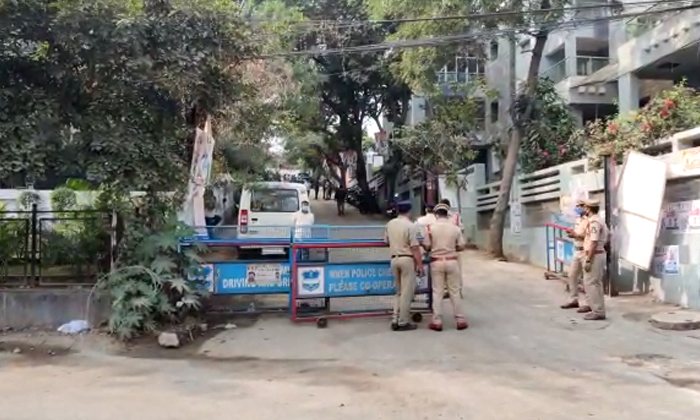  Police Surrounded Tpcc Chief Revanth Reddy Home Details, Police Surrounded ,tpcc-TeluguStop.com