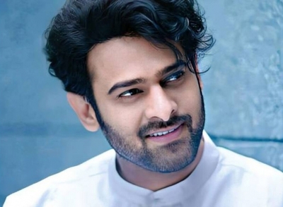  Prabhas Donates Rs. 1 Crore To Andhra Cm Relief Fund In Aid Of Flood Victims-TeluguStop.com