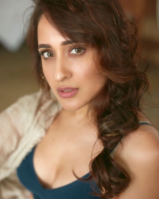  Pragya Jaiswal Is Elated By The Love That She Has Received From ‘akhanda.-TeluguStop.com