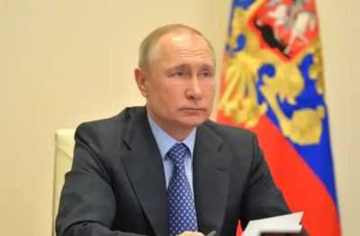  Putin, Macron Discuss Eu-belarus Migrant Crisis, Ukraine Over Phone-TeluguStop.com