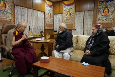  Rss Chief Calls On Tibetan Spiritual Leader Dalai Lama-TeluguStop.com