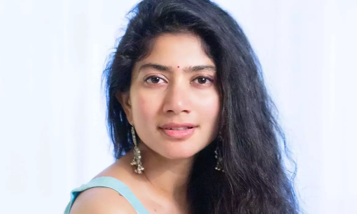  Sai Pallavi Get Very Emotional About Fan Love, Sai Pallavi, Tollywood, Heroine,-TeluguStop.com