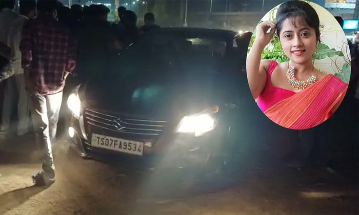  Serial Actress Lahari Arrest For Colliding Bike With Her Car Details,  Lahari, S-TeluguStop.com