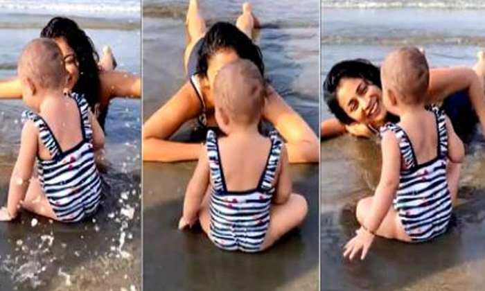  Shriya Saran, Tollywood, Daughter Radha, Goa Beach-TeluguStop.com