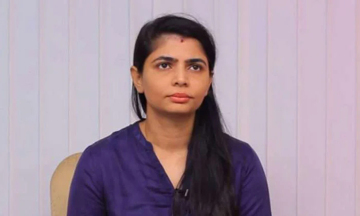  Singer Chinmayi Revealed That The Two Men Had Send Me Such Messages And Goes Vir-TeluguStop.com
