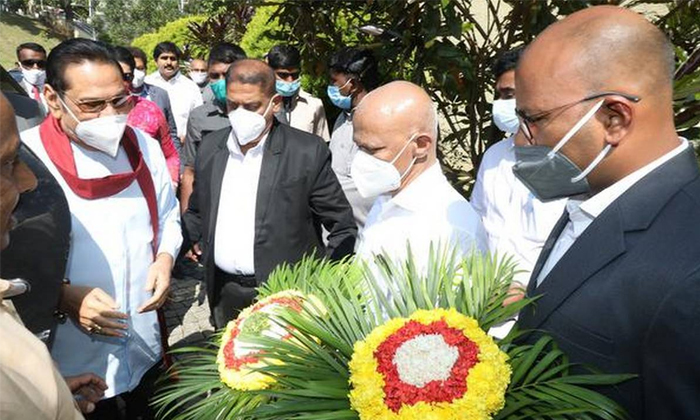  Srilanka Prime Minister Mahindra Rajapakse Visits Tirumala Temple Details, Srila-TeluguStop.com