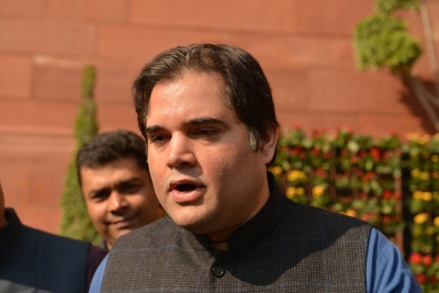  Varun Gandhi, A Varun Gandhi Supporter Of Small Shopkeepers In The Neighbourhood-TeluguStop.com