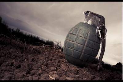  Terrorists Hurl Grenade At Crpf Bunker In J&k’s Anantnag-TeluguStop.com