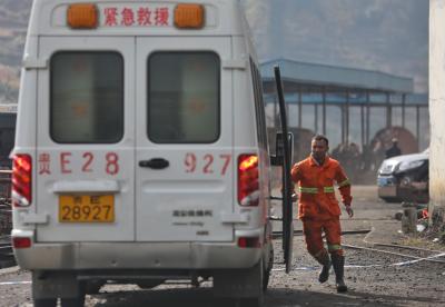  Rescue Of Trapped Worker From China’s Flooded Coal Mine-TeluguStop.com