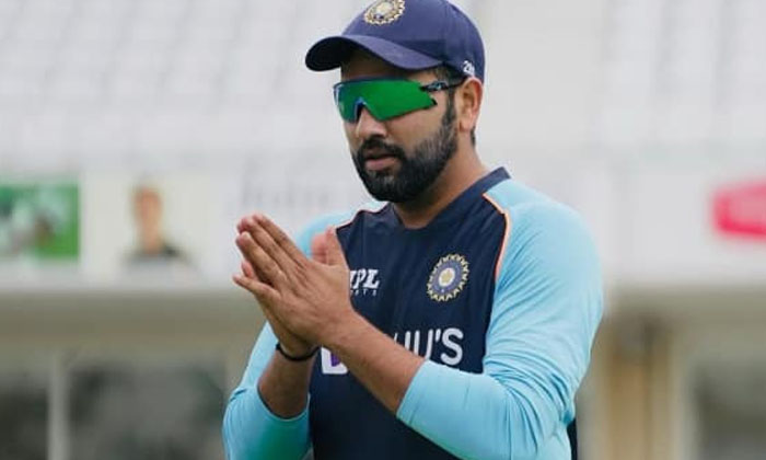  Rohit Sharma Telling Lessons To Guys Regardless Of Injury Rohit Sharma, Injured-TeluguStop.com