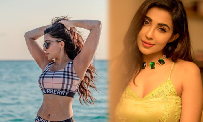 Actress Parvati Nair Looks Sizzling Hot In This Pictures-telugu Actress Photos Actress Parvati Nair Looks Sizzling Hot I High Resolution Photo