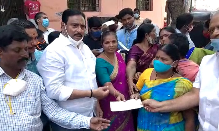  Mla Danam Nagender Distributed Kalyana Lakshmi Checks Door To Door In Jubilee Hi-TeluguStop.com