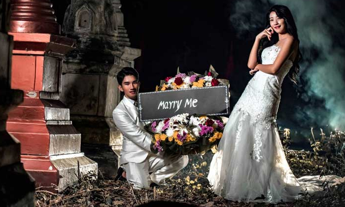  Photo Shoot In The Cemetery Fozes Like Corpses Details, Photo Shoot, Viral Pic,-TeluguStop.com