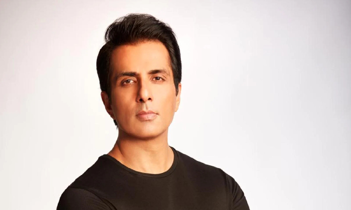  Sonu Sood Takes A Critical Decision To Step Down As State Icon!-TeluguStop.com