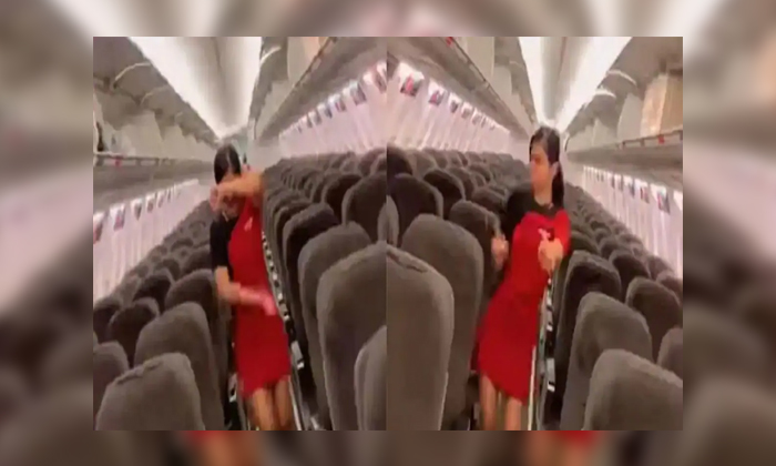  The Air Hostess Who Danced On The Plane Details, Air Hostess, Dance Video, Uma M-TeluguStop.com