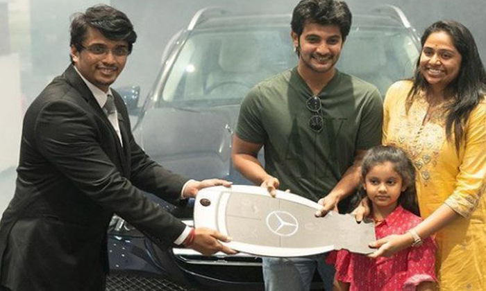  Aadi Saikumar Benz Car Photos Goes Viral In Social Media, Hero Aadi Saikumar, At-TeluguStop.com