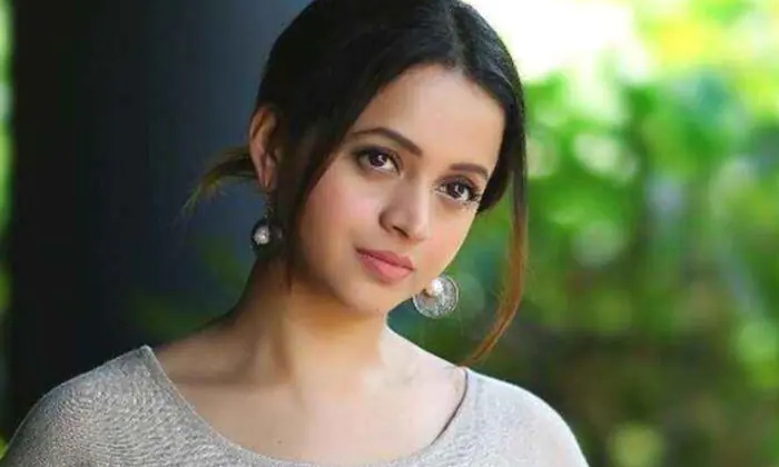  Actress Bhavana Menon Emotional Post Goes Viral In Social Media Details, Actress-TeluguStop.com