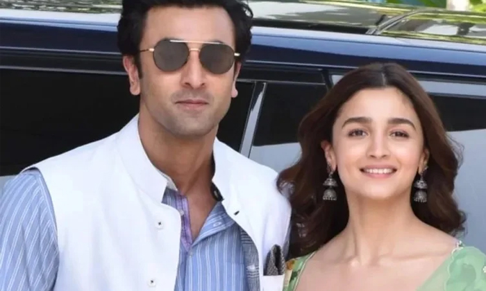  Alia Bhatt Is Like That Ranbir Kapoor Interesting Comments Details,  Alia Bhatt,-TeluguStop.com