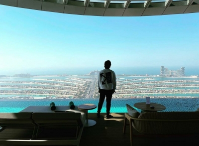  Allu Arjun Savours The Views Of Dubai’s Skyline #allu #arjun-TeluguStop.com