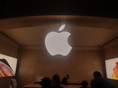  Apple Briefly Crosses Record $3 Trillion Market Cap-TeluguStop.com