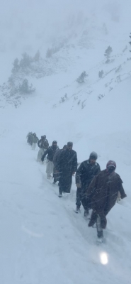  Army Rescues 30 Civilians Trapped In Avalanches In J&k’s Tangdhar (ld)-TeluguStop.com