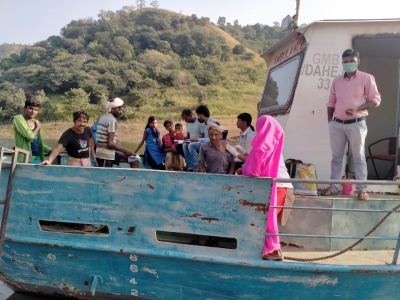  Boat Ambulances Ferry Covid Jabs To Remote Tribal Villages In Maharashtra-TeluguStop.com