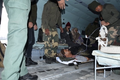  Bsf Airlifts 3 Patients From Snow-bound Tangdhar Sector In J&k #airlifts #sn-TeluguStop.com