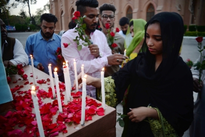  Christian Community Mourns Targeted Killing Of Pastor In Peshawar #community #mo-TeluguStop.com