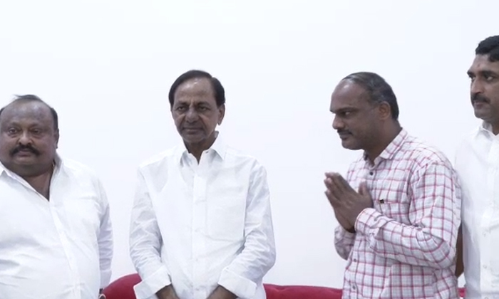  Cm Kcr Appreciate Iguram Writer Gangadi Sudheer Reddy Details, Cm Kcr, Appreciat-TeluguStop.com