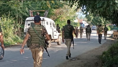  Cop Escapes Militant Attack In Srinagar #escapes #militant-TeluguStop.com