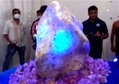  Dubai Firm Offers $100mn For World’s Largest Sapphire Found In Sl-TeluguStop.com