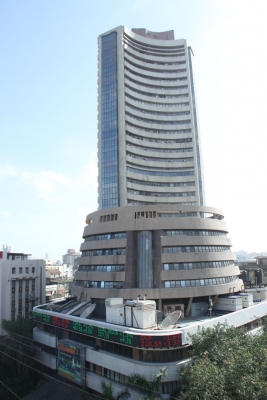  Equities Settle Low For Second Straight Session; Sensex Slips 656 Pts (2nd Ld) #-TeluguStop.com