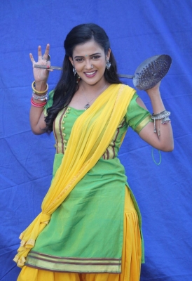  Gulki Joshi Talks About Her New Avatar As A Street Vendor In ‘maddam Sir&#-TeluguStop.com