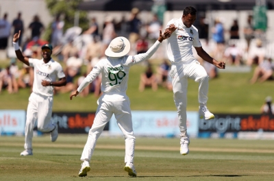  Gibson, Bangladesh Fast Bowling Coach And Coach Gibson Says That The Ball Was Br-TeluguStop.com