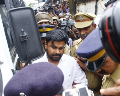  Kerala Police Register Non-bailable Case Against Actor Dileep #kerala #bailable-TeluguStop.com