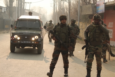  Lashkar Terrorist Arrested In J&k’s Budgam District #lashkar #terroris-TeluguStop.com