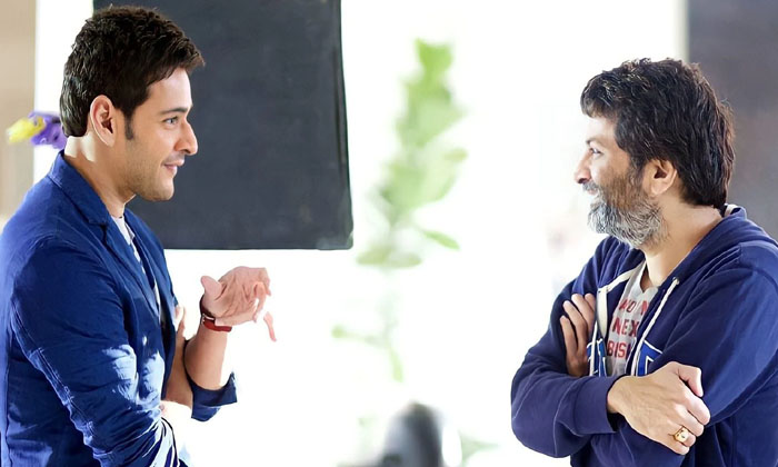  Cold-war Batwing Mahesh Babu And Trivikram-cold War, Mahesh Babu, Trivikram, Tol-TeluguStop.com