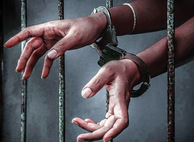  Man Held In Bengal For Beating Up Four Children #bengal #jan-TeluguStop.com
