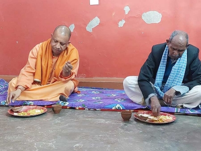  Manjhi Criticizes Yogi For Eating Food At House Of Dalit Family #manjhi #criticizes-TeluguStop.com