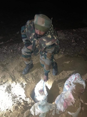  Militants Detonate Ied In J&k’s Kulgam #detonate #kulgam-TeluguStop.com