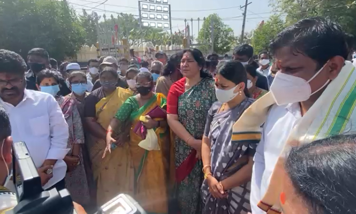  Minister Satyavathi Rathod Inspects Medaram Maha Jathara Works Details, Minister-TeluguStop.com