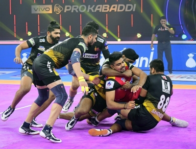  Pkl 8: Bengaluru Bulls, Telugu Titans Split Points In Exciting Southern Derby-TeluguStop.com